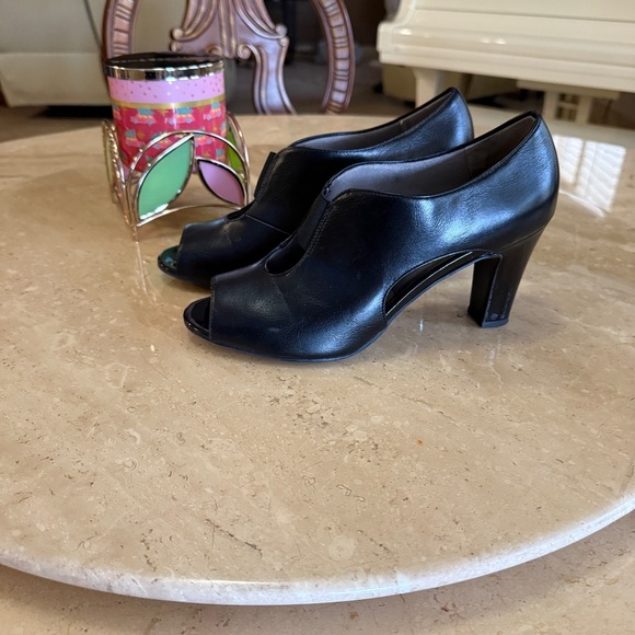 Life Stride Black Peep-Toe Heels - Picture 1 of 4